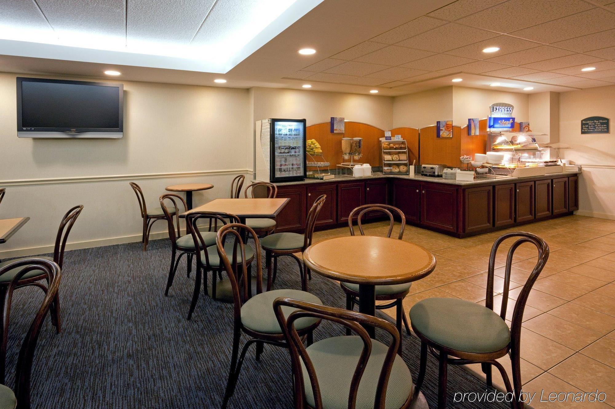 Holiday Inn Express Boston-Waltham By Ihg Ресторан фото