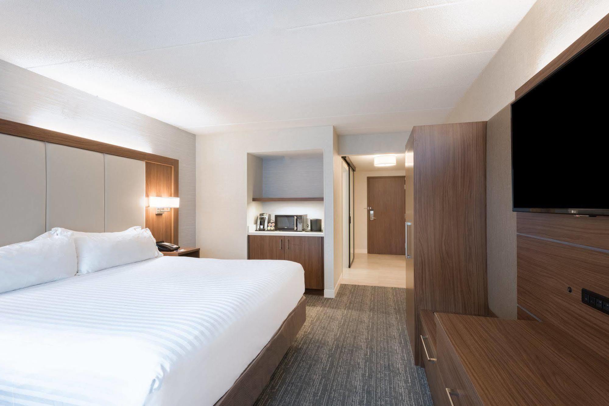 Holiday Inn Express Boston-Waltham By Ihg Екстер'єр фото