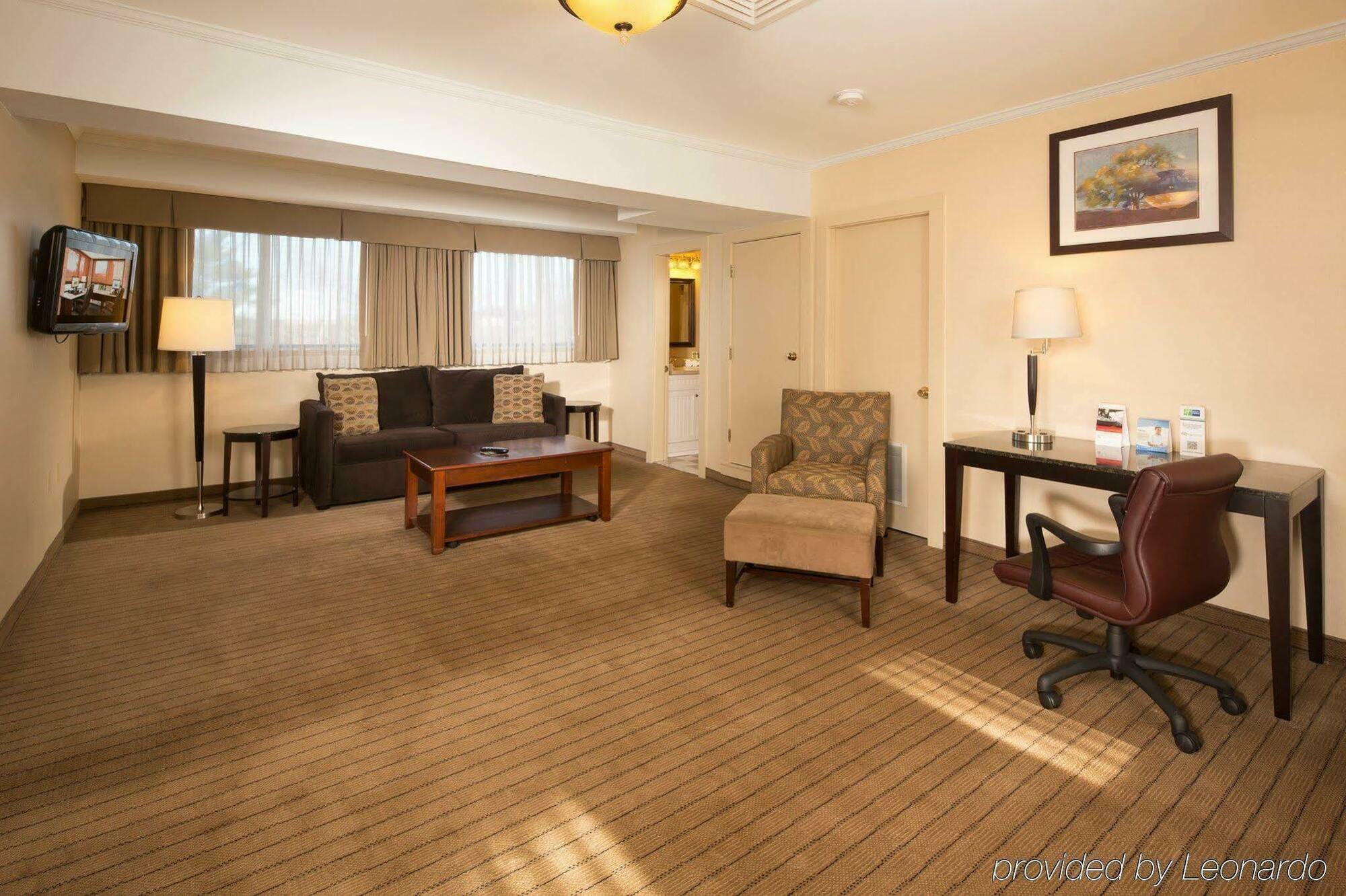 Holiday Inn Express Boston-Waltham By Ihg Екстер'єр фото