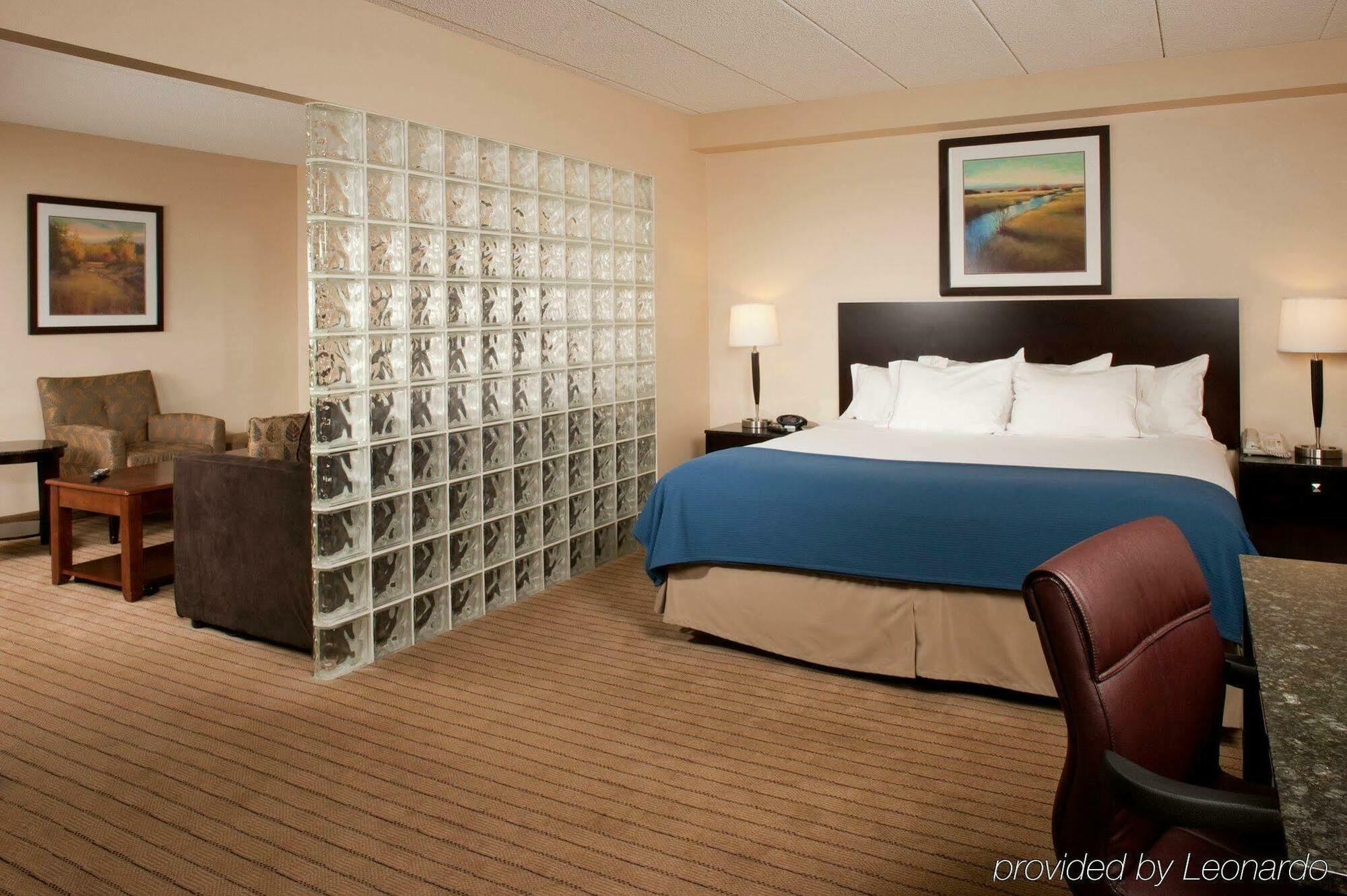 Holiday Inn Express Boston-Waltham By Ihg Екстер'єр фото
