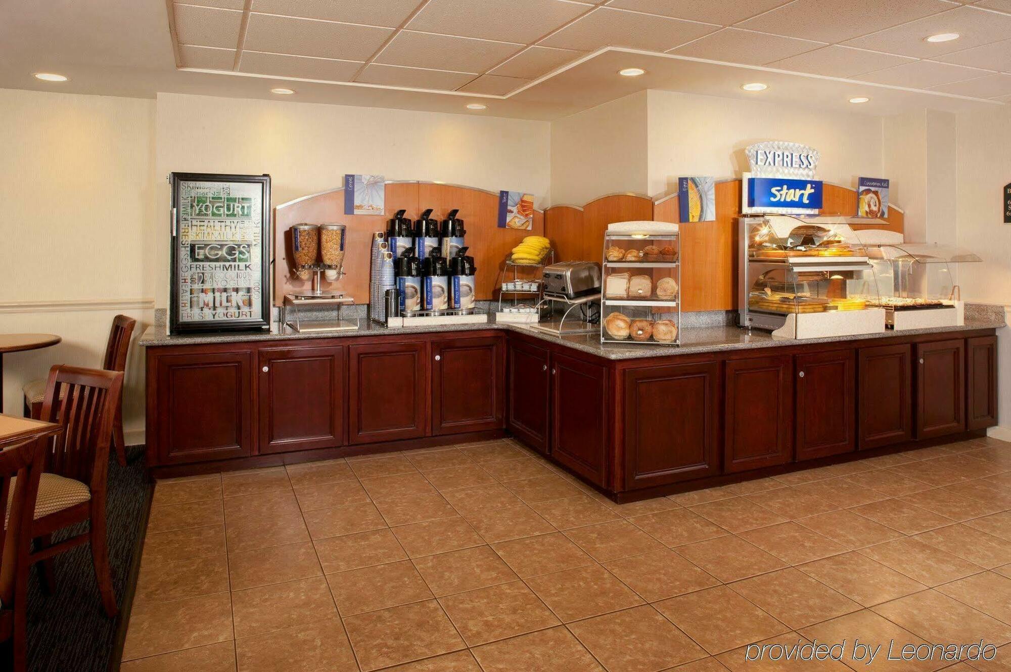 Holiday Inn Express Boston-Waltham By Ihg Ресторан фото