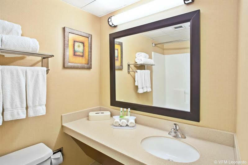 Holiday Inn Express Boston-Waltham By Ihg Екстер'єр фото